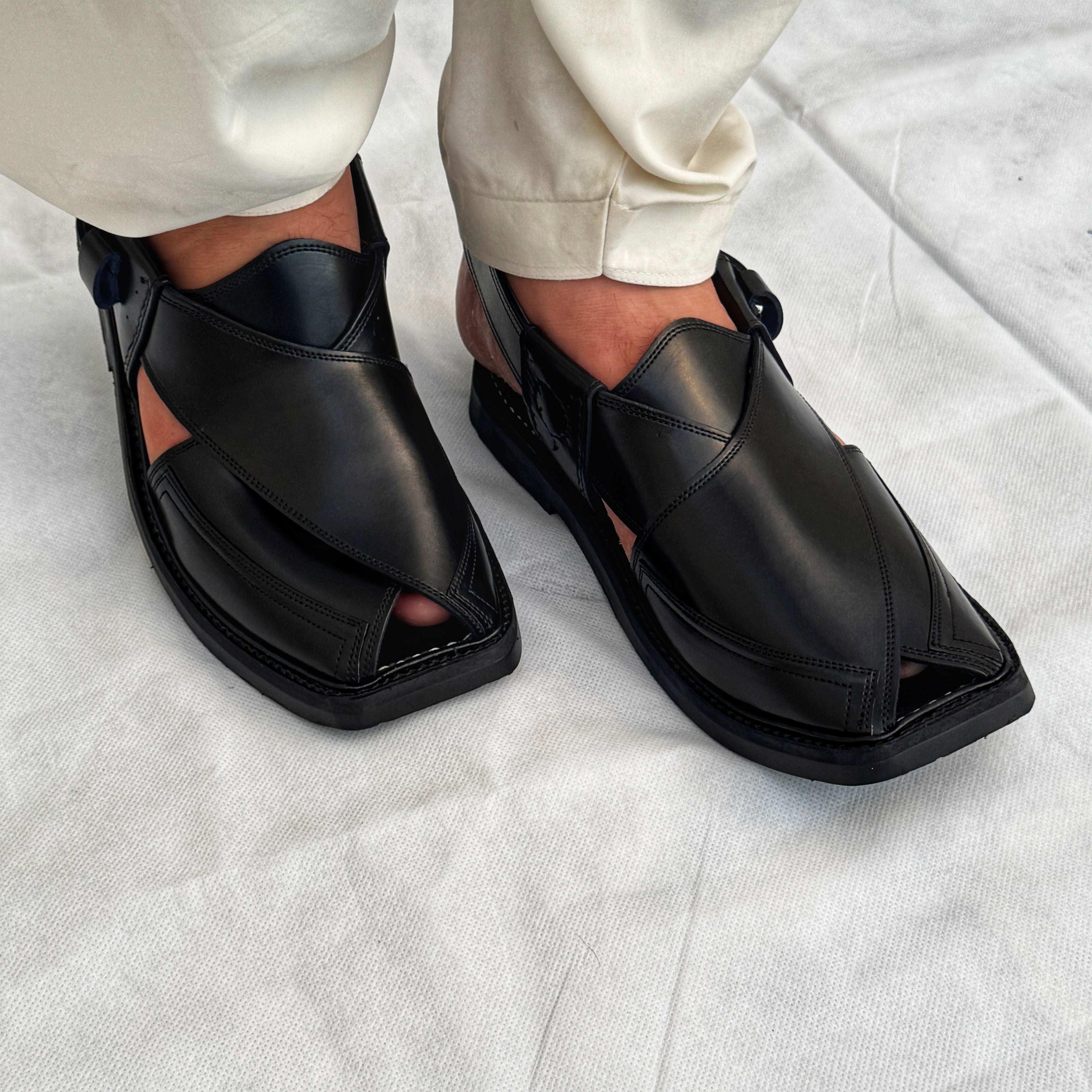 Kaptaan Black Leather Chappal