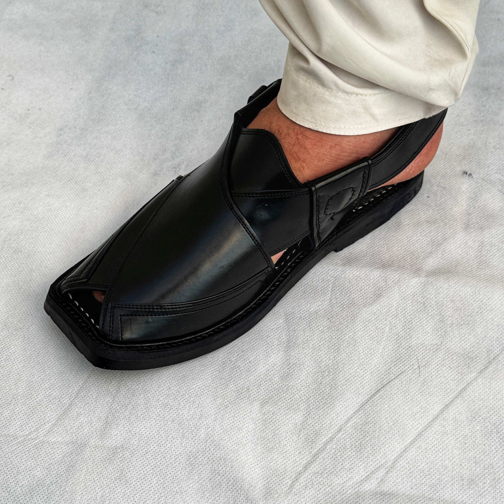 Kaptaan Black Leather Chappal