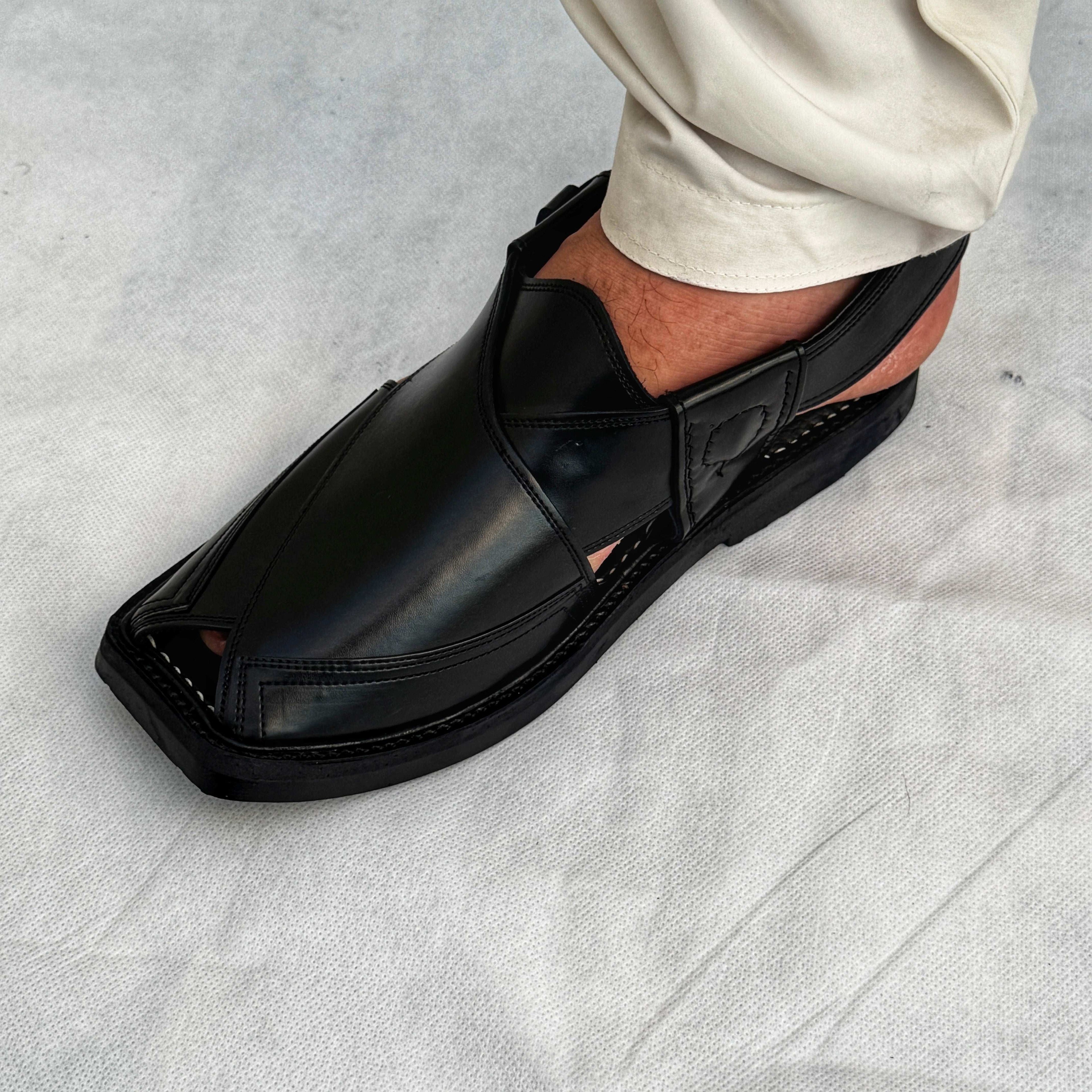 Kaptaan Black Leather Chappal