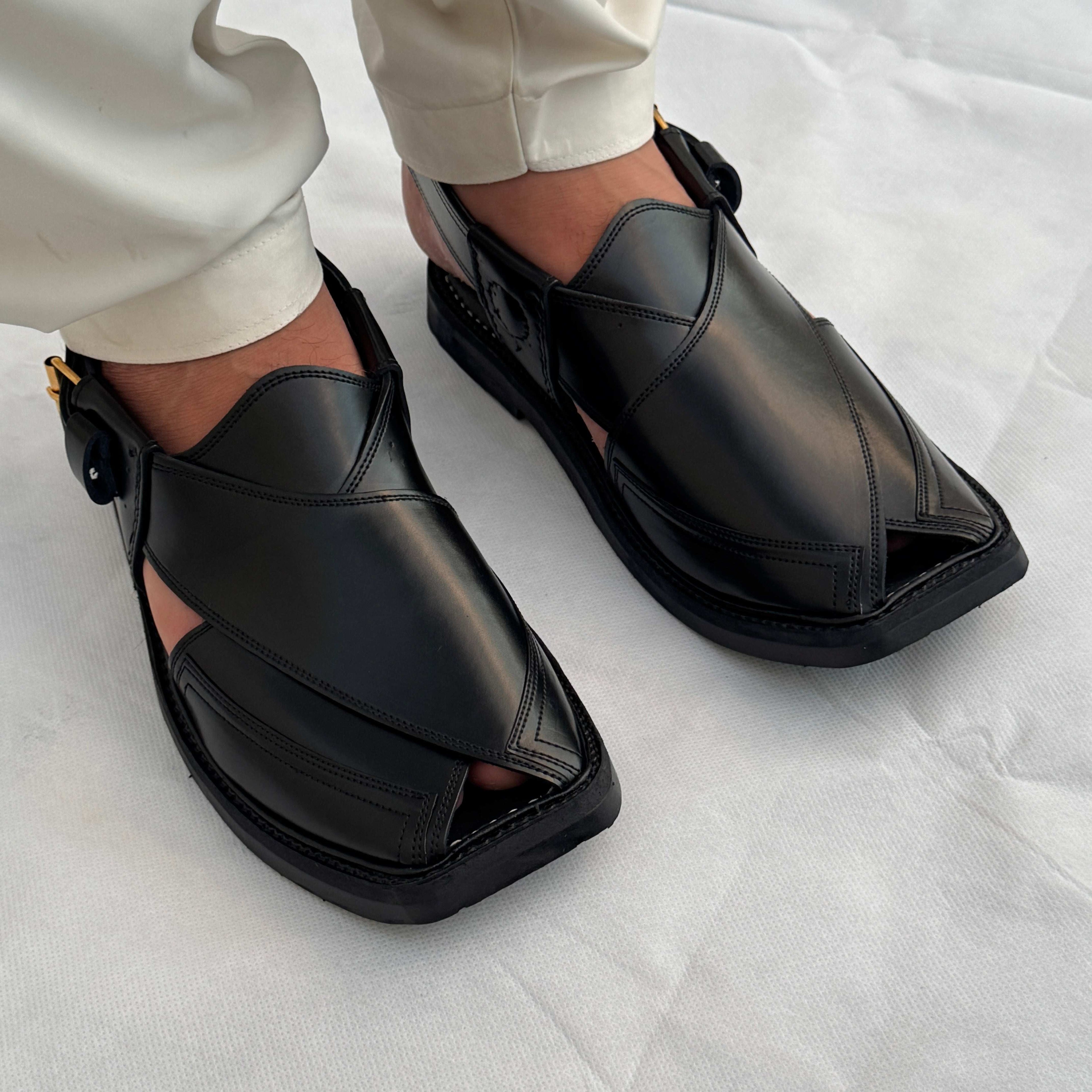 Kaptaan Black Leather Chappal