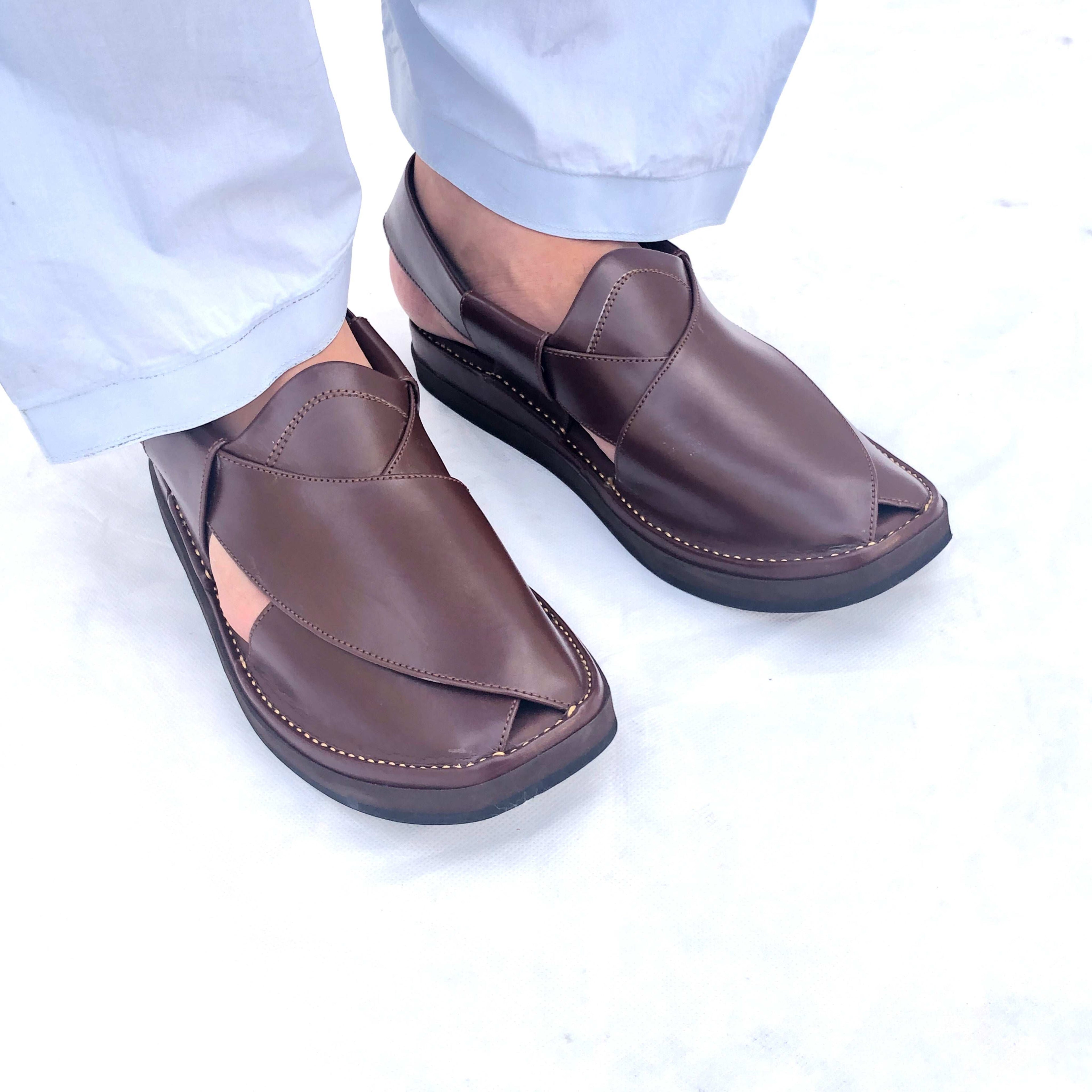 Round Shape Kaptaan Leather Chappal