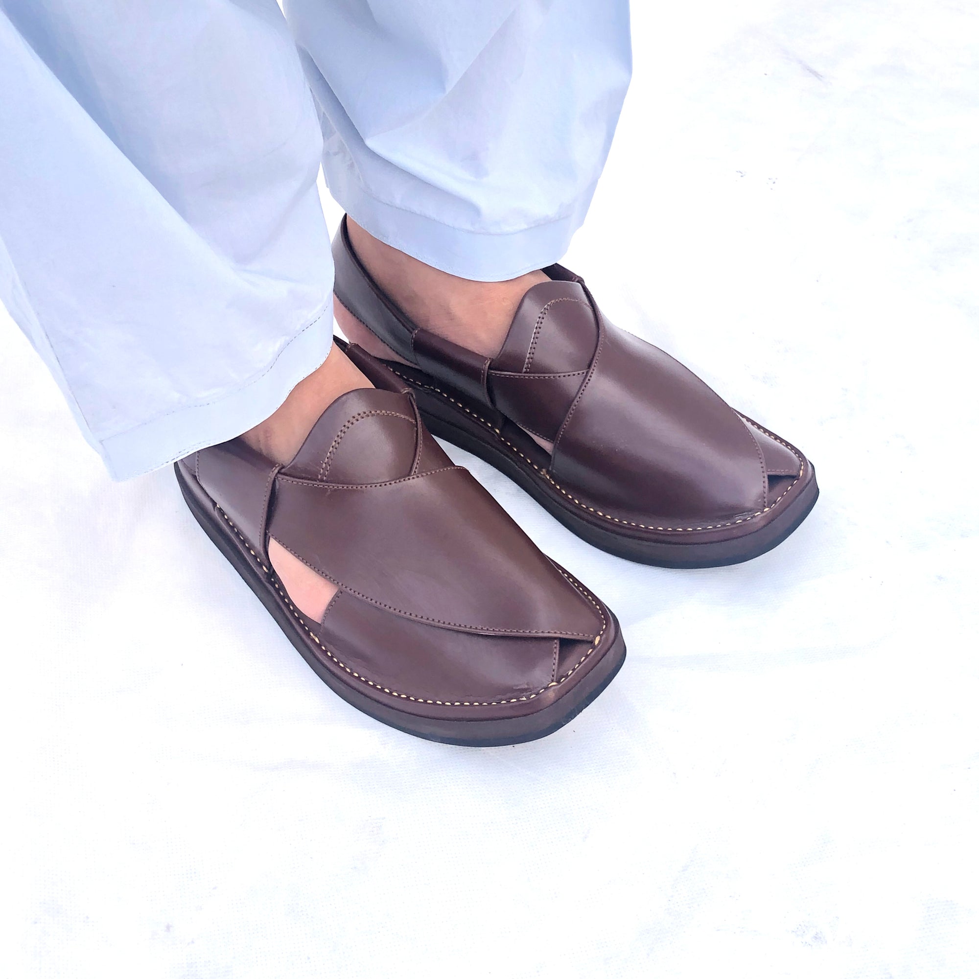 Round Shape Kaptaan Leather Chappal
