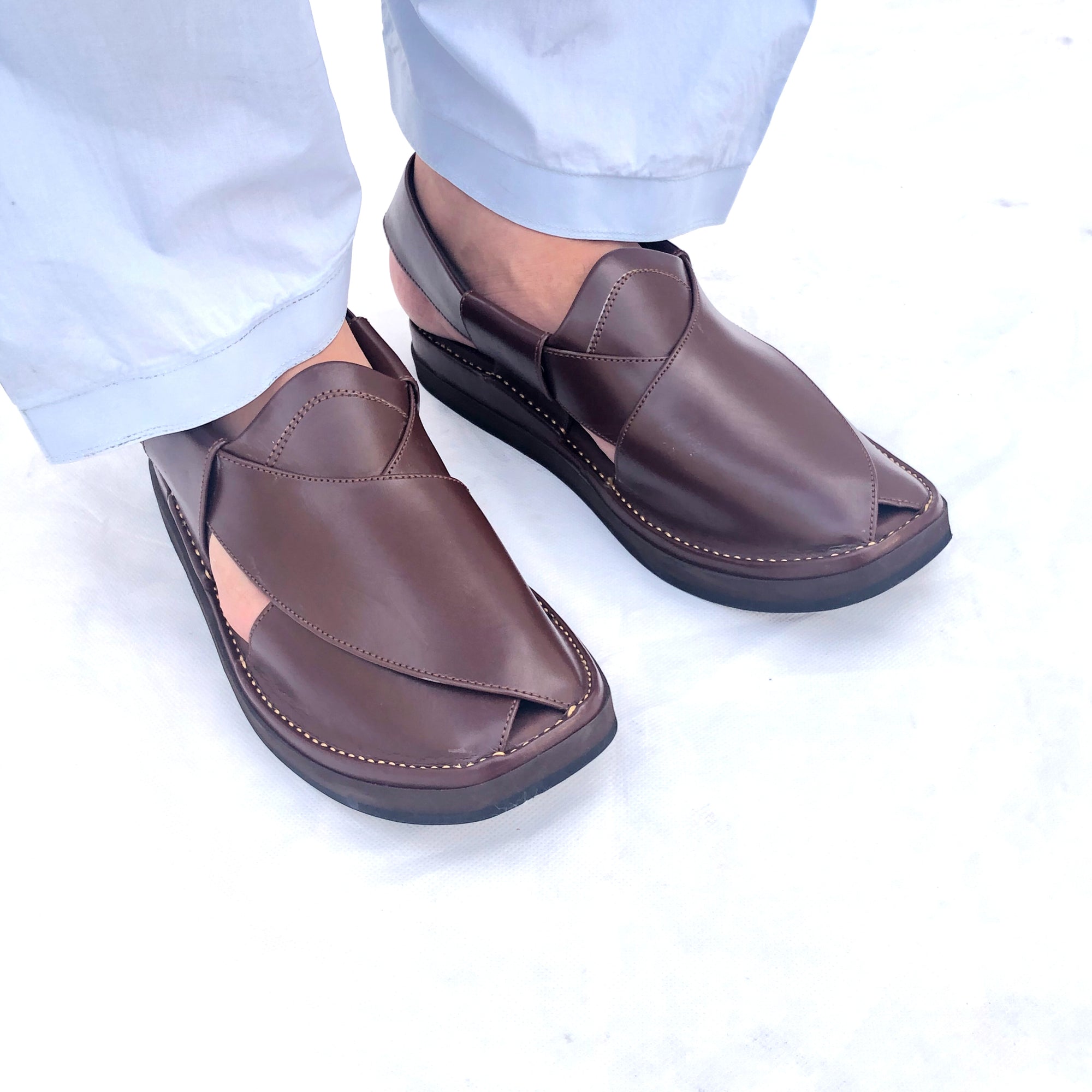 Round Shape Kaptaan Leather Chappal